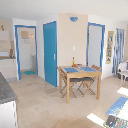 Stunning In Istres With Wifi Apartman Miramas