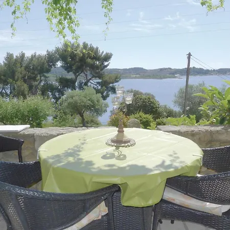 Stunning In Istres With Wifi Apartman Miramas
