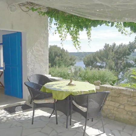 Stunning In Istres With Wifi *